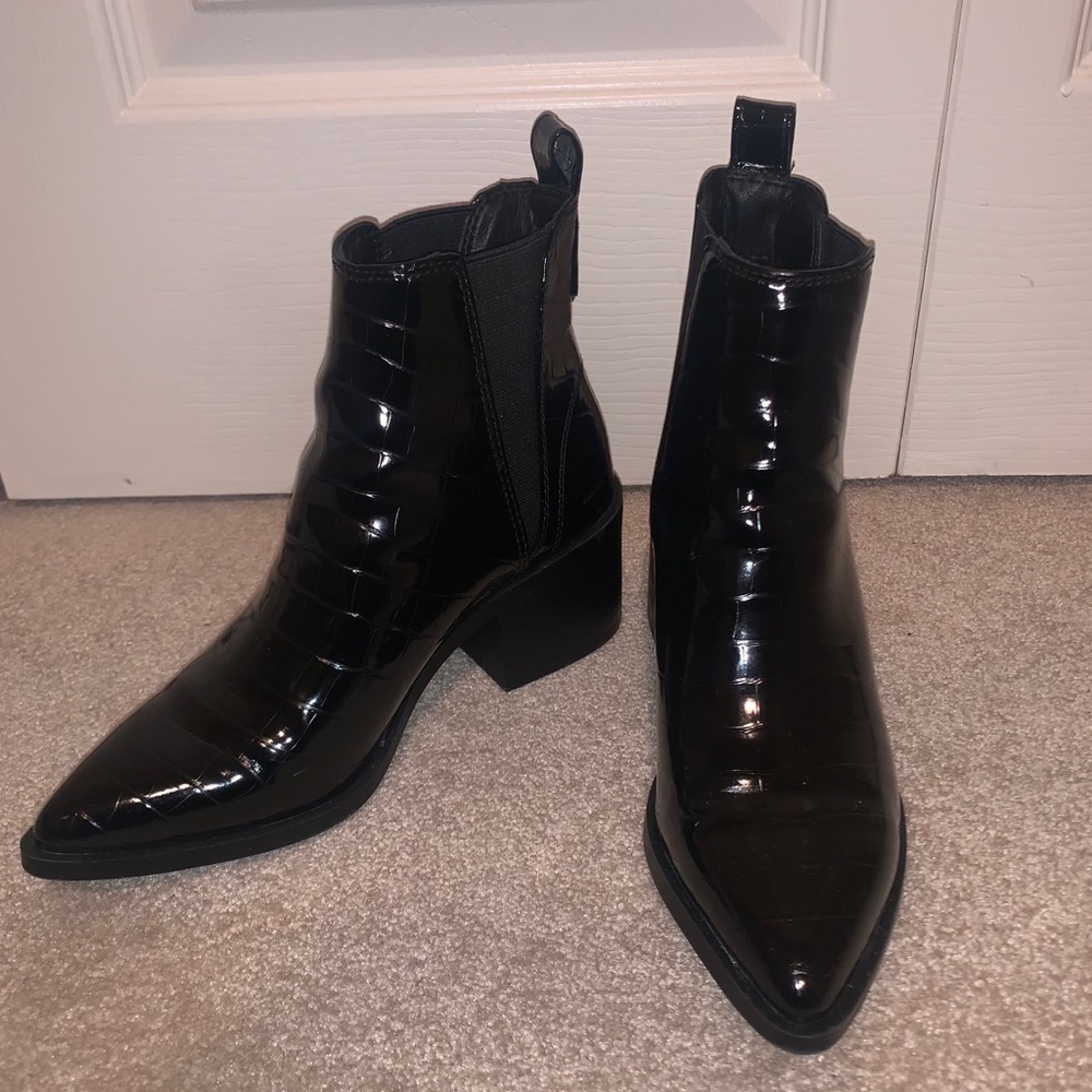 Steve Madden Heeled Ankle Boots in Black Croc print Size 6.5